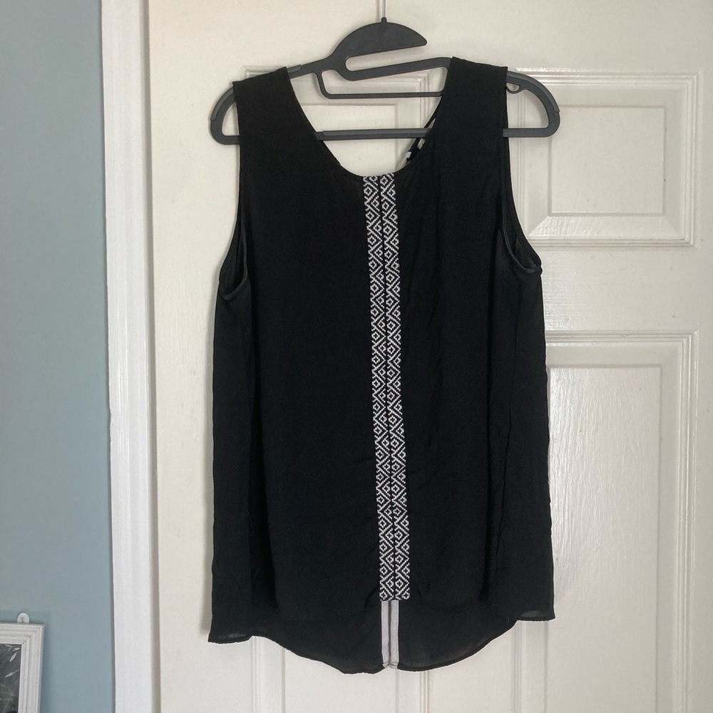 Flowy black and white top